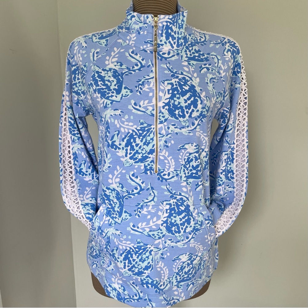 Lilly Pulitzer Skipper Popover Crochet Sleeve Detail Blue Turtle Print size M EC